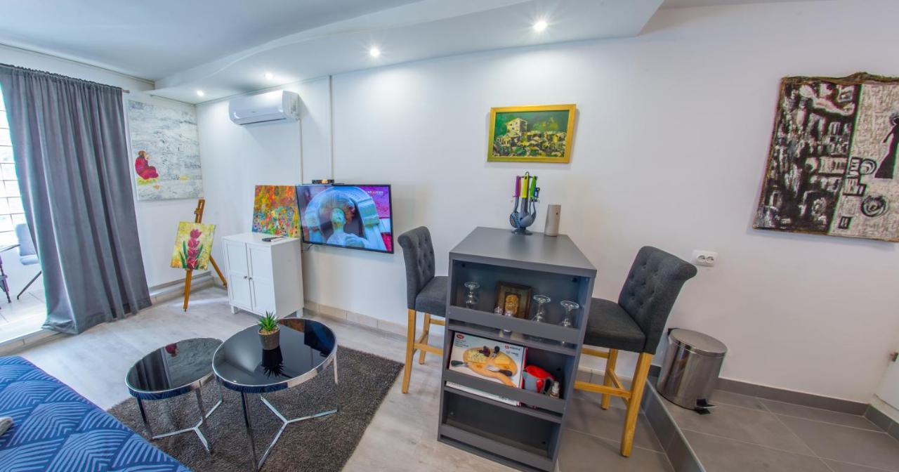 Apartment Gallery *